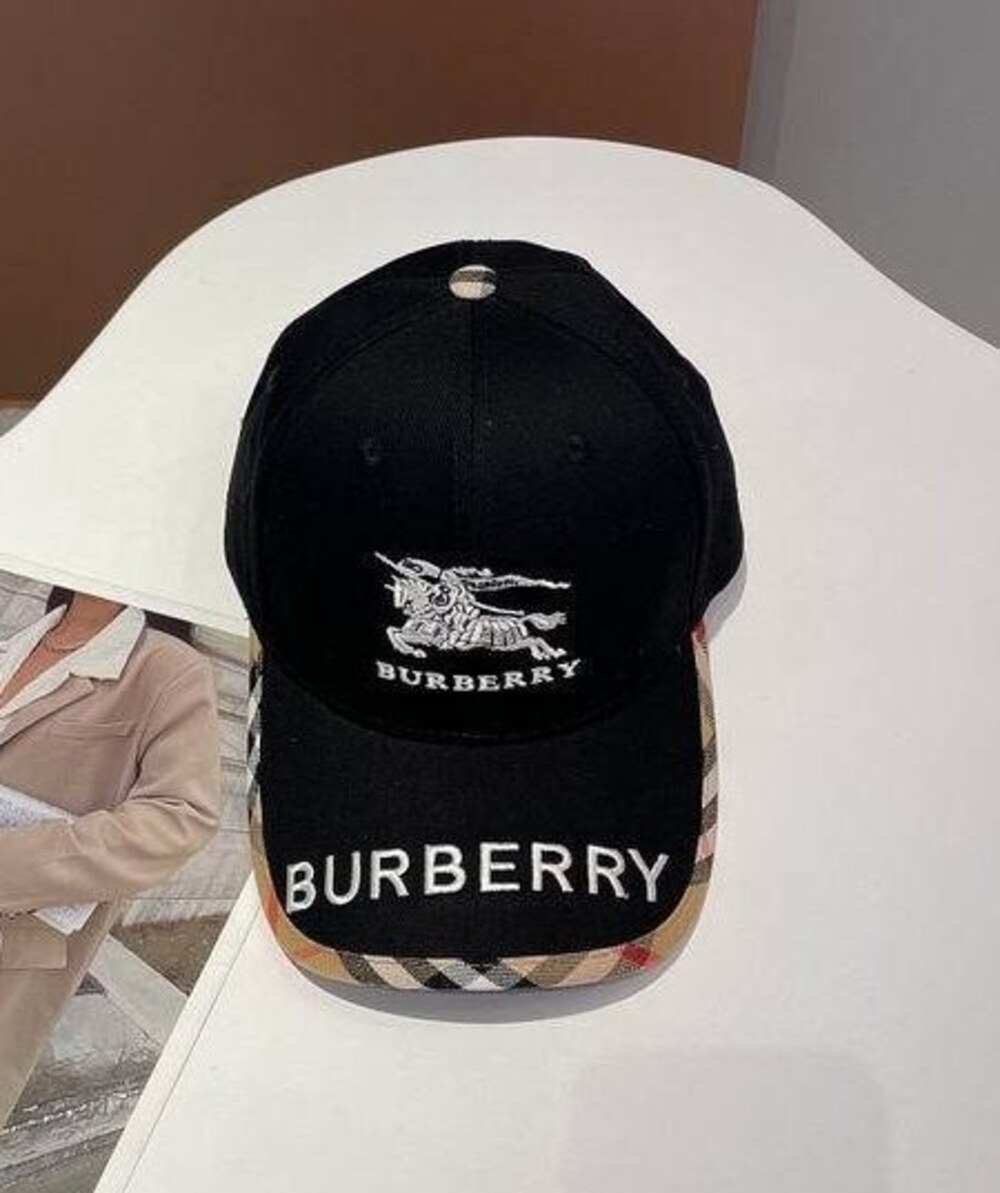 Burberry Equestrian Knight Vintage Check Baseball Cap